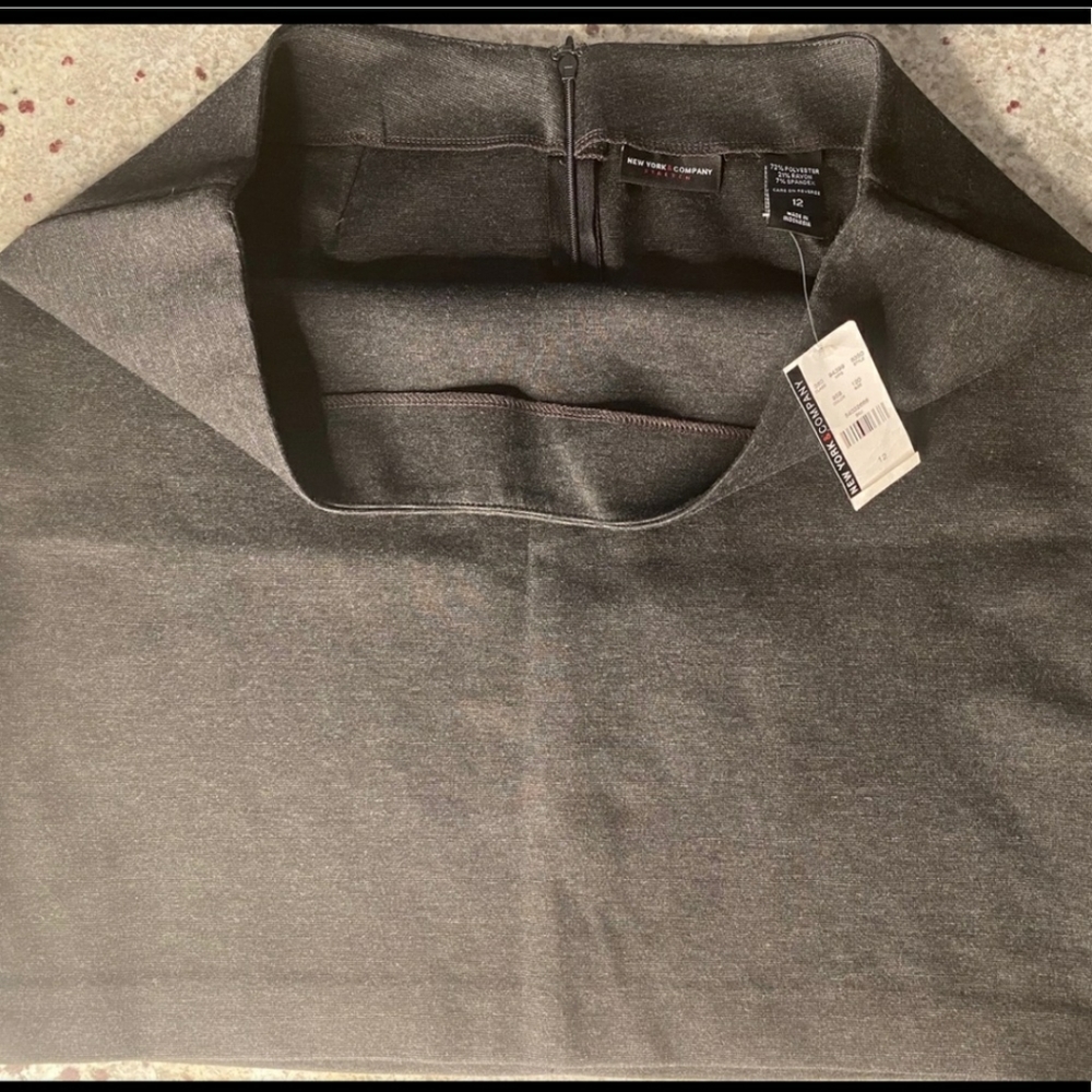 NWT Women's New York & Company Fitted Skirt - Picture 3 of 3